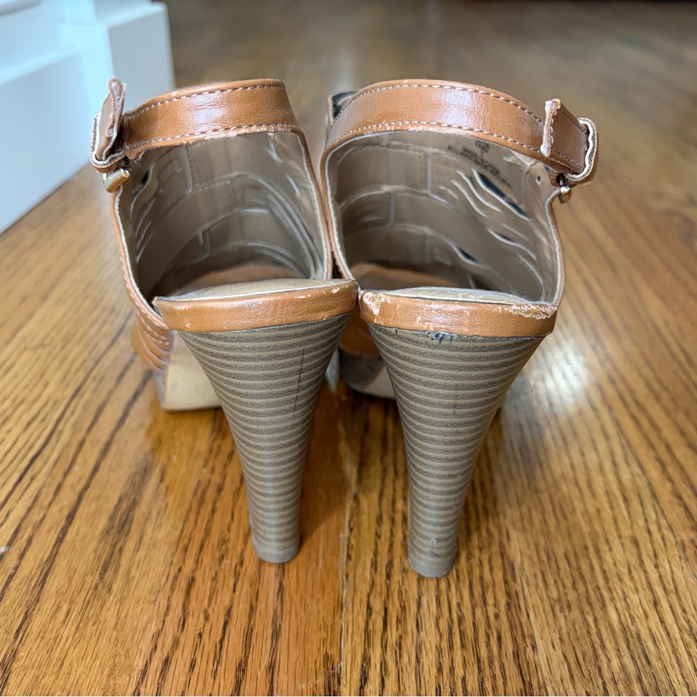 Michael Kors 4" Tan Strappy Heels - Picture 5 of 9